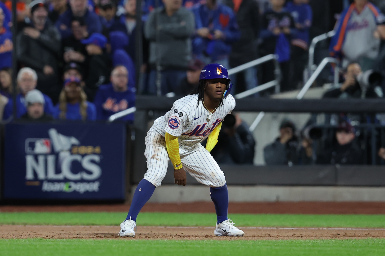 Mets prospect Luisangel Acuña leads off first base in the NLCS. He can help the team go further in 2025.