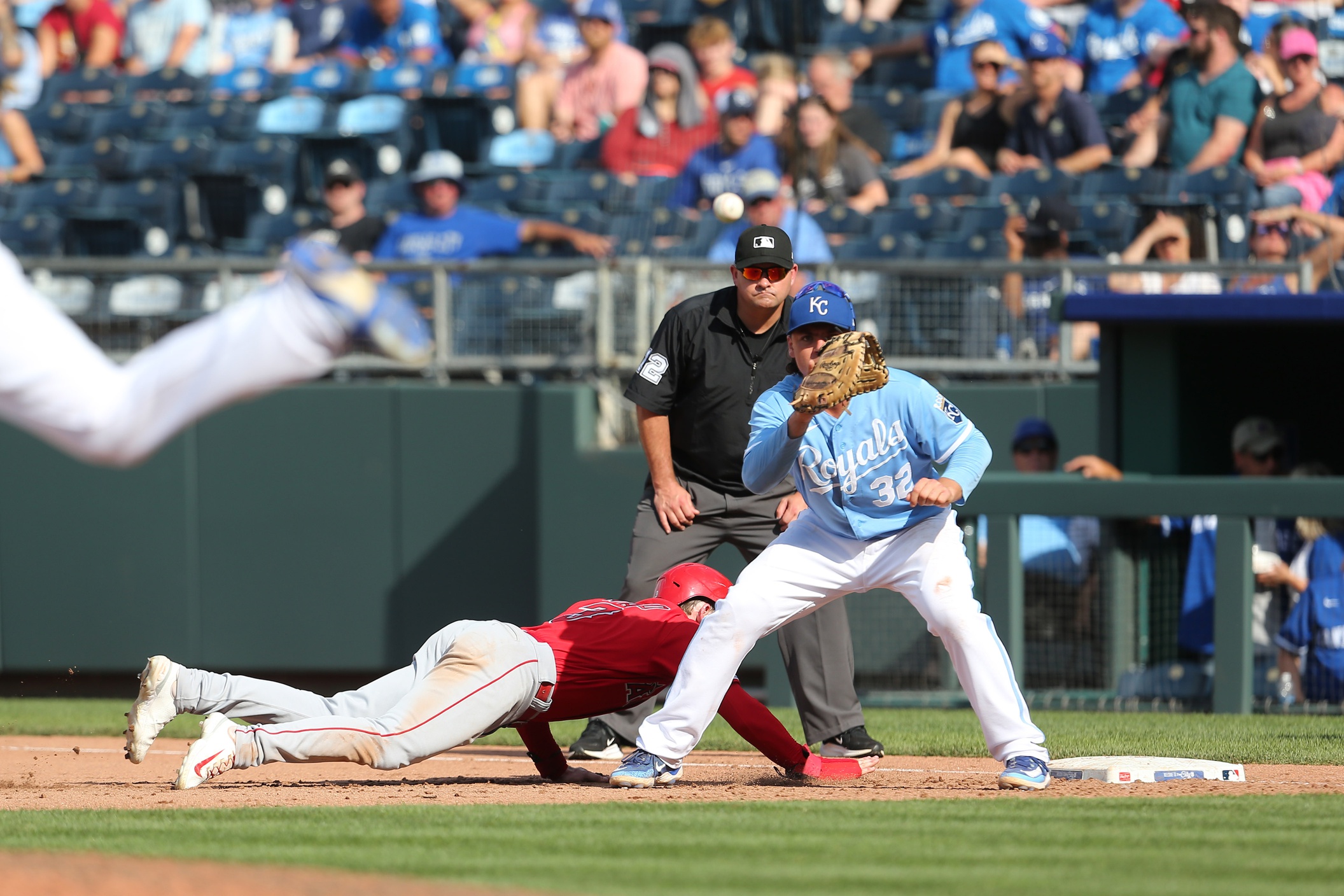 Royals Eyeing Two Right-Handed Bats in Trade Talks