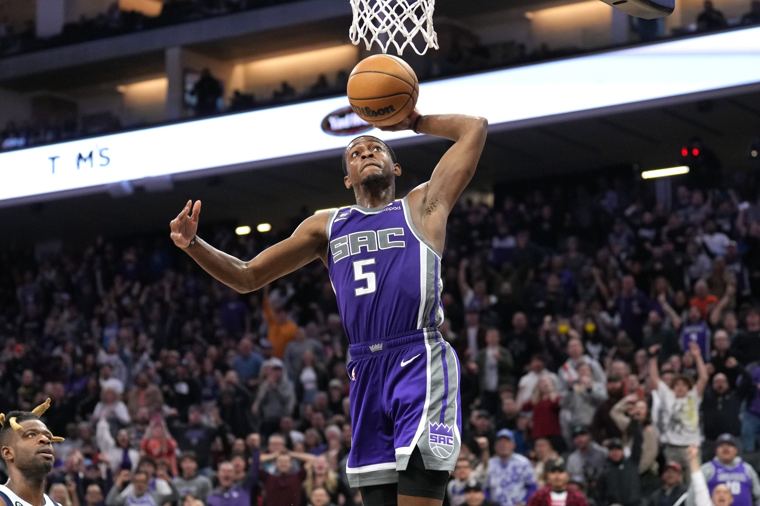 NBA All-Star guard De'Aaron Fox (5) dunks against the Dallas Mavericks during the fourth quarter at Golden 1 Center. Mandatory Credit: Darren Yamashita-USA TODAY Sports