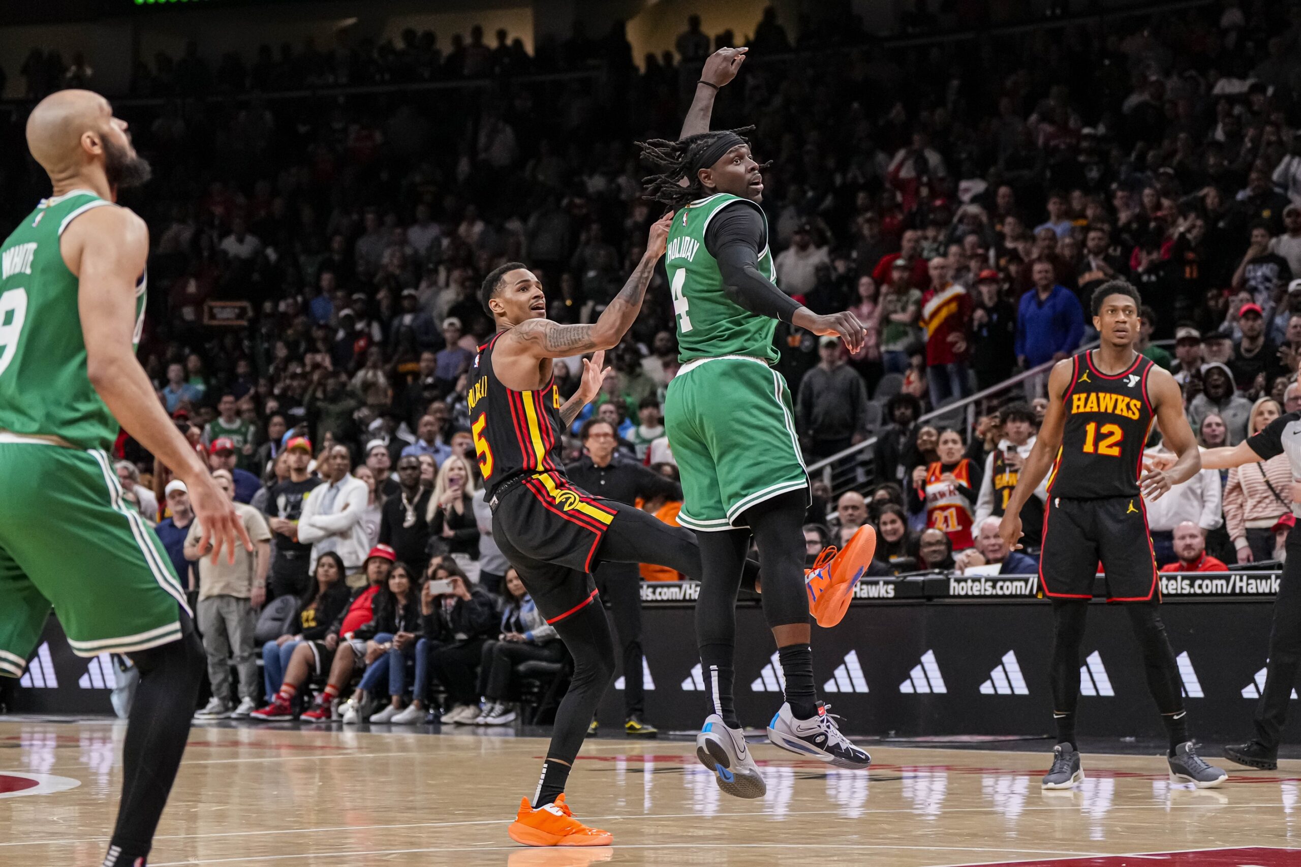 Boston Celtics lose to the Atlanta Hawks in the clutch