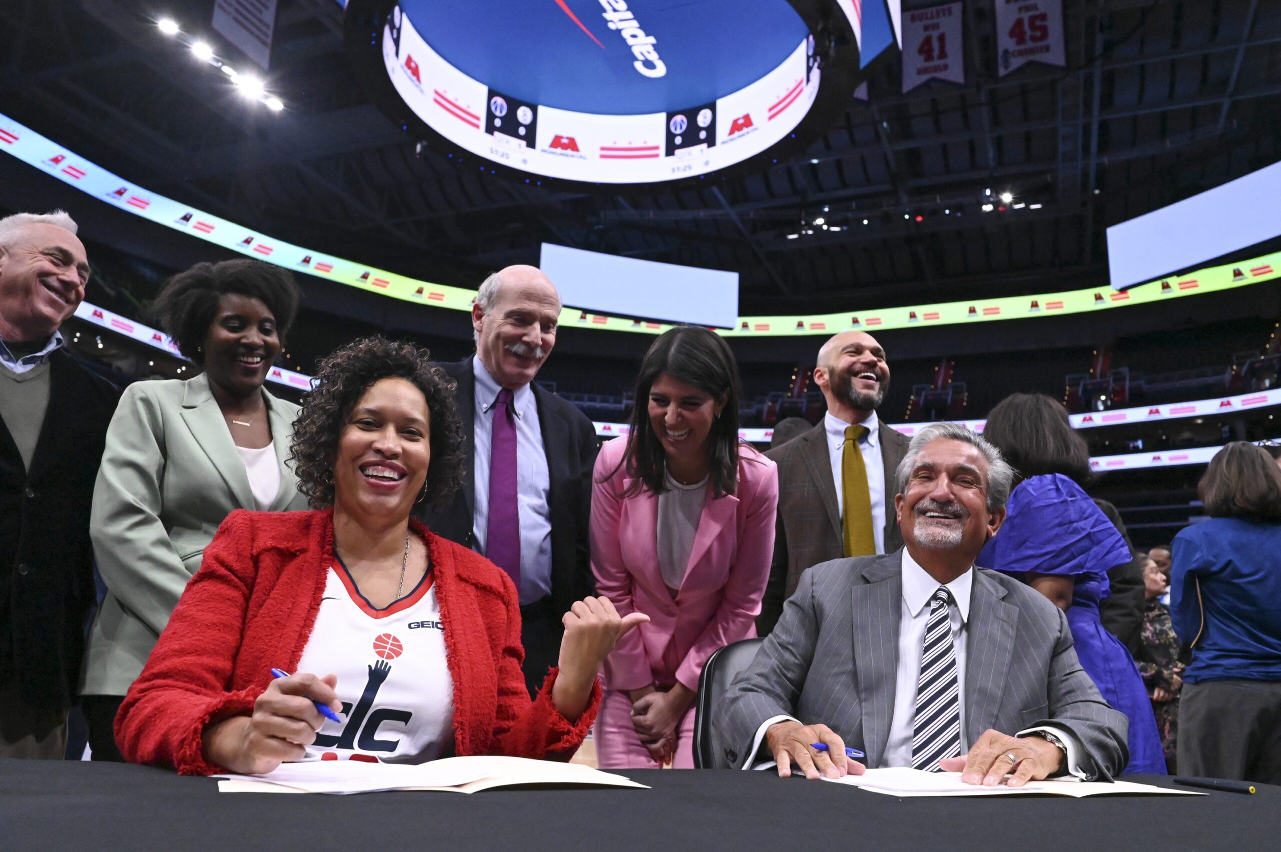 Ted Leonsis agrees to deal to stop Wizards from leaving DC