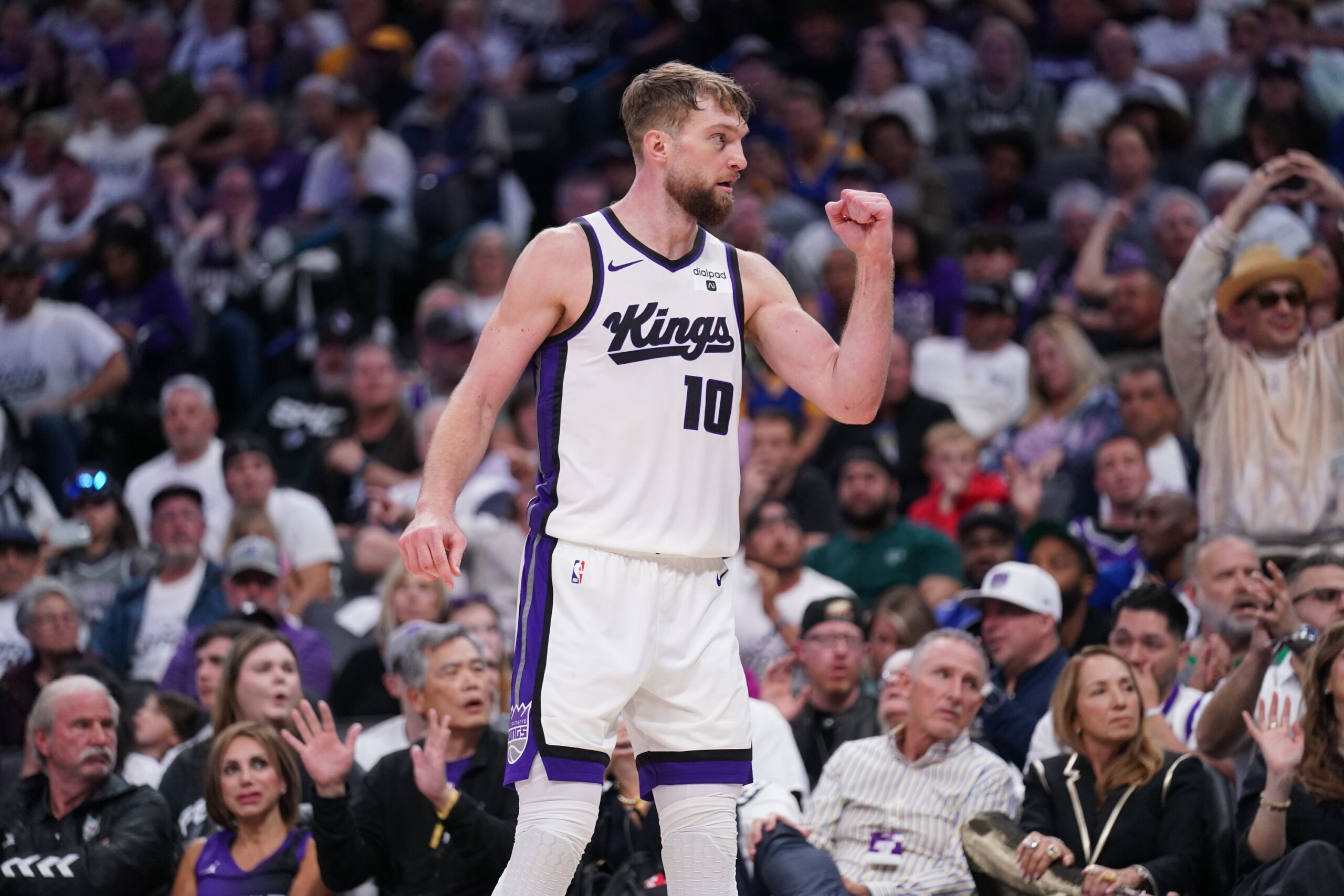 Sacramento Kings forward Domantas Sabonis (10)