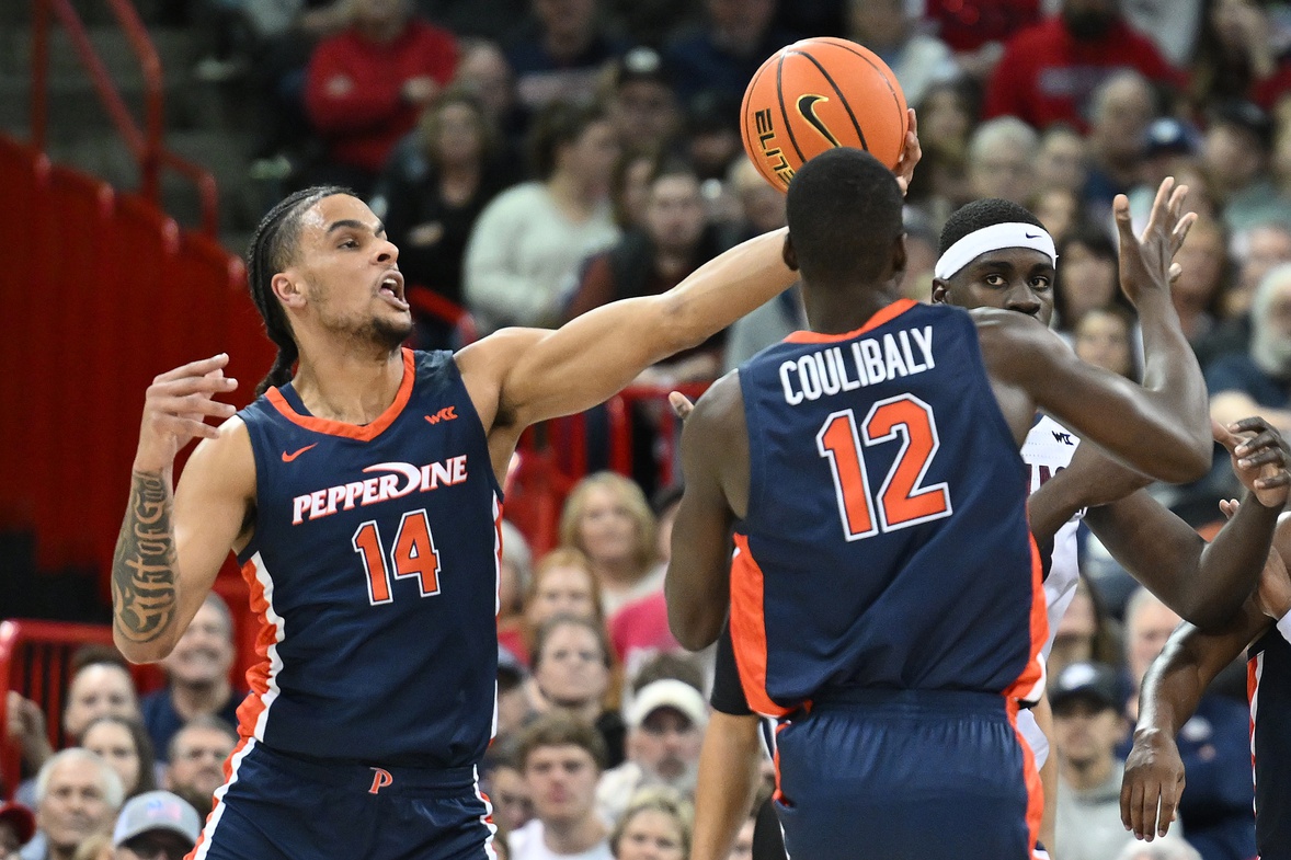 Pepperdine Waves forward Jevon Porter (14) intercepts the Gonzaga Bulldogs pass in the first half at Spokane Arena.