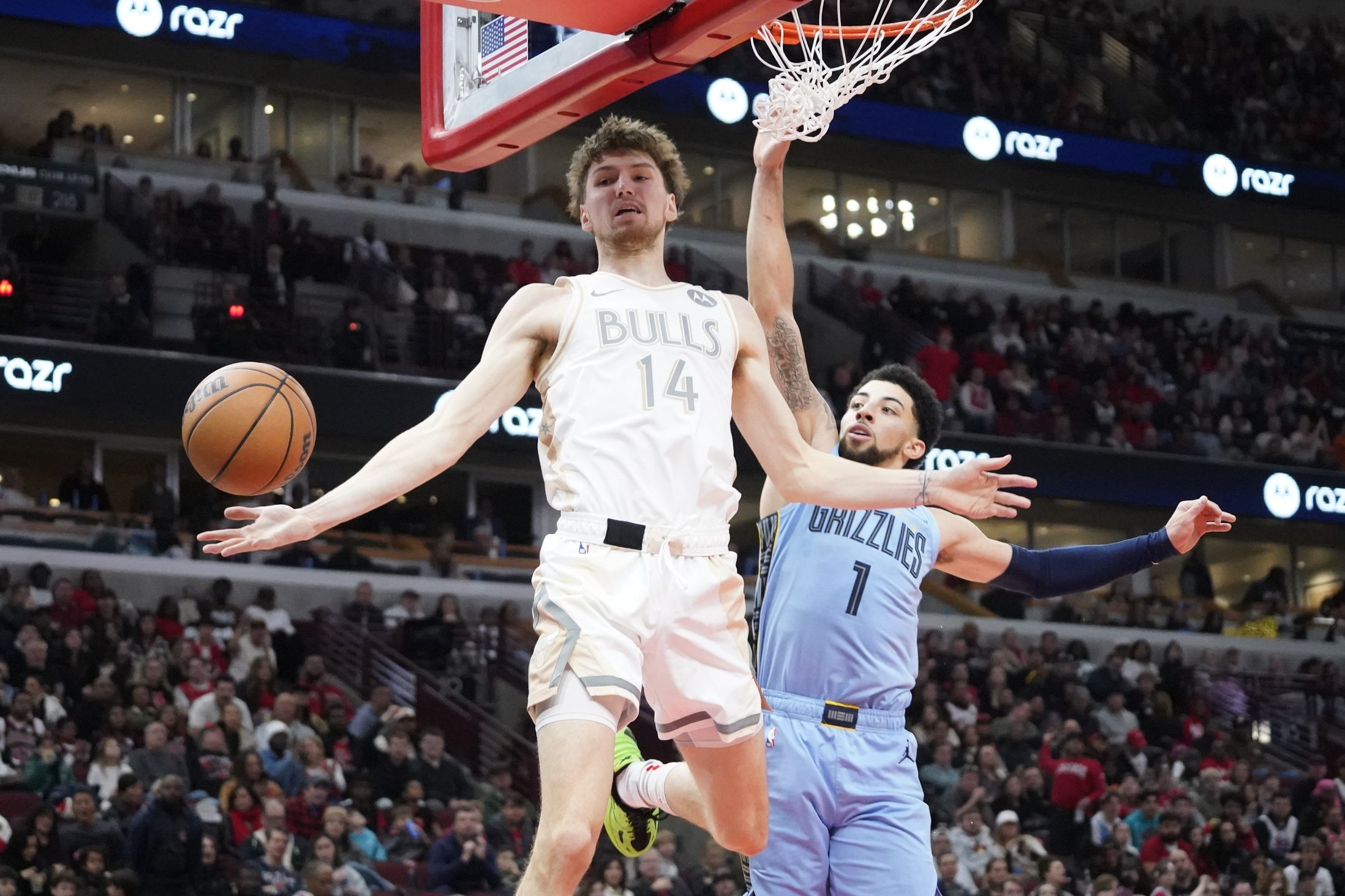 Chicago Bulls forward Matas Buzelis (14)