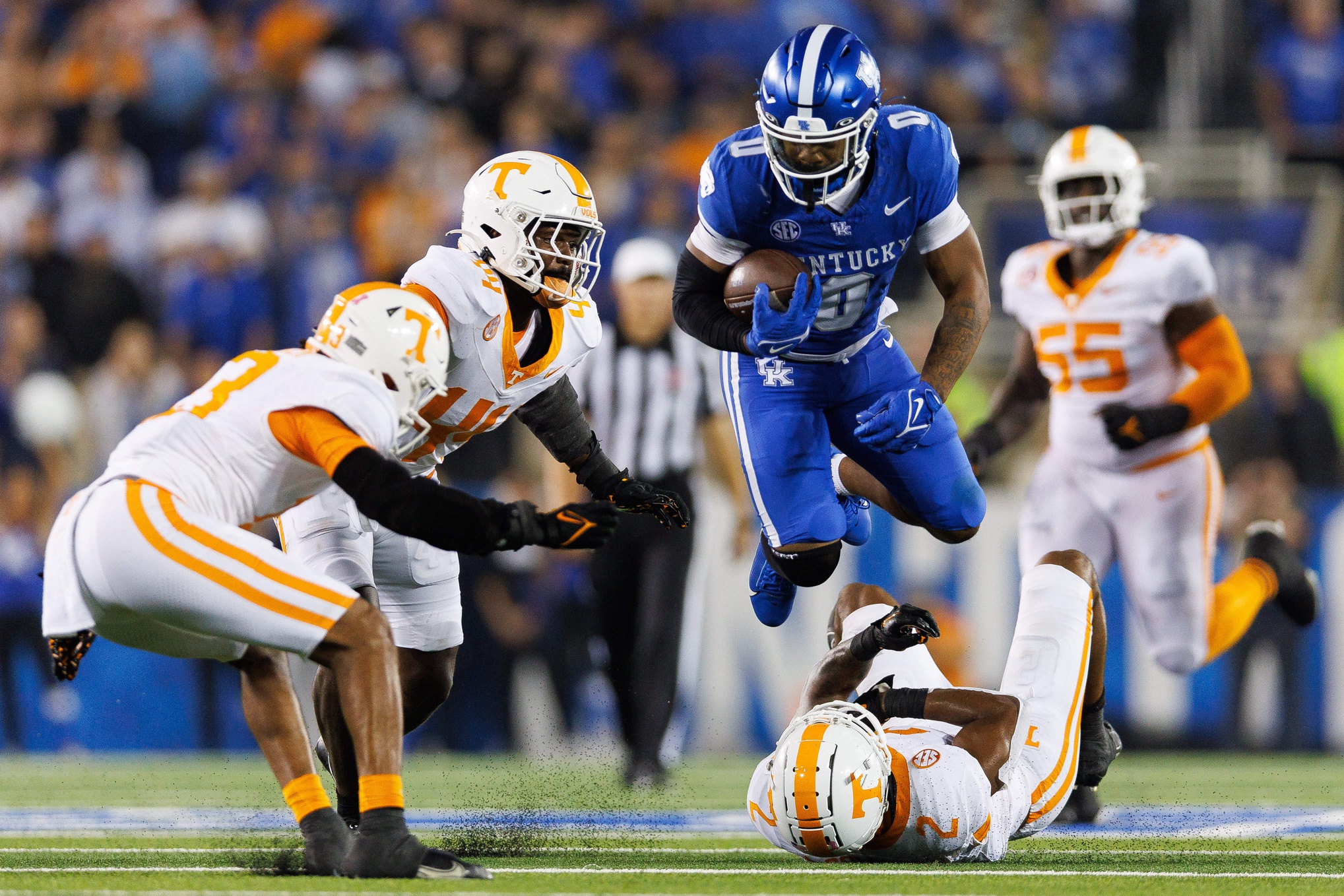 Tennessee Beats Kentucky 33-27