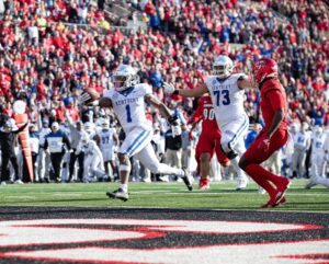 Kentucky Upsets Louisville 38-31