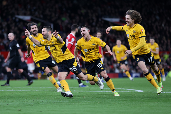 Wolves stun Manchester United