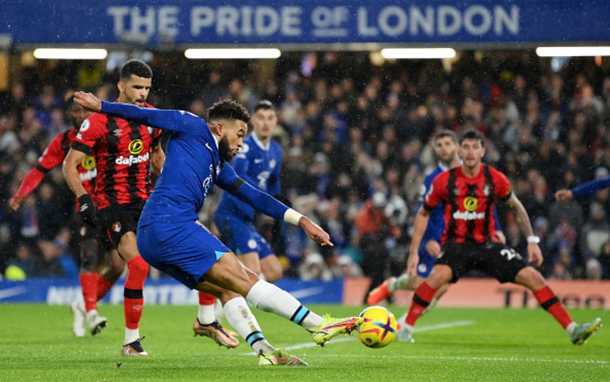 Reece James, featured in the Chelsea player ratings, putting in a cross