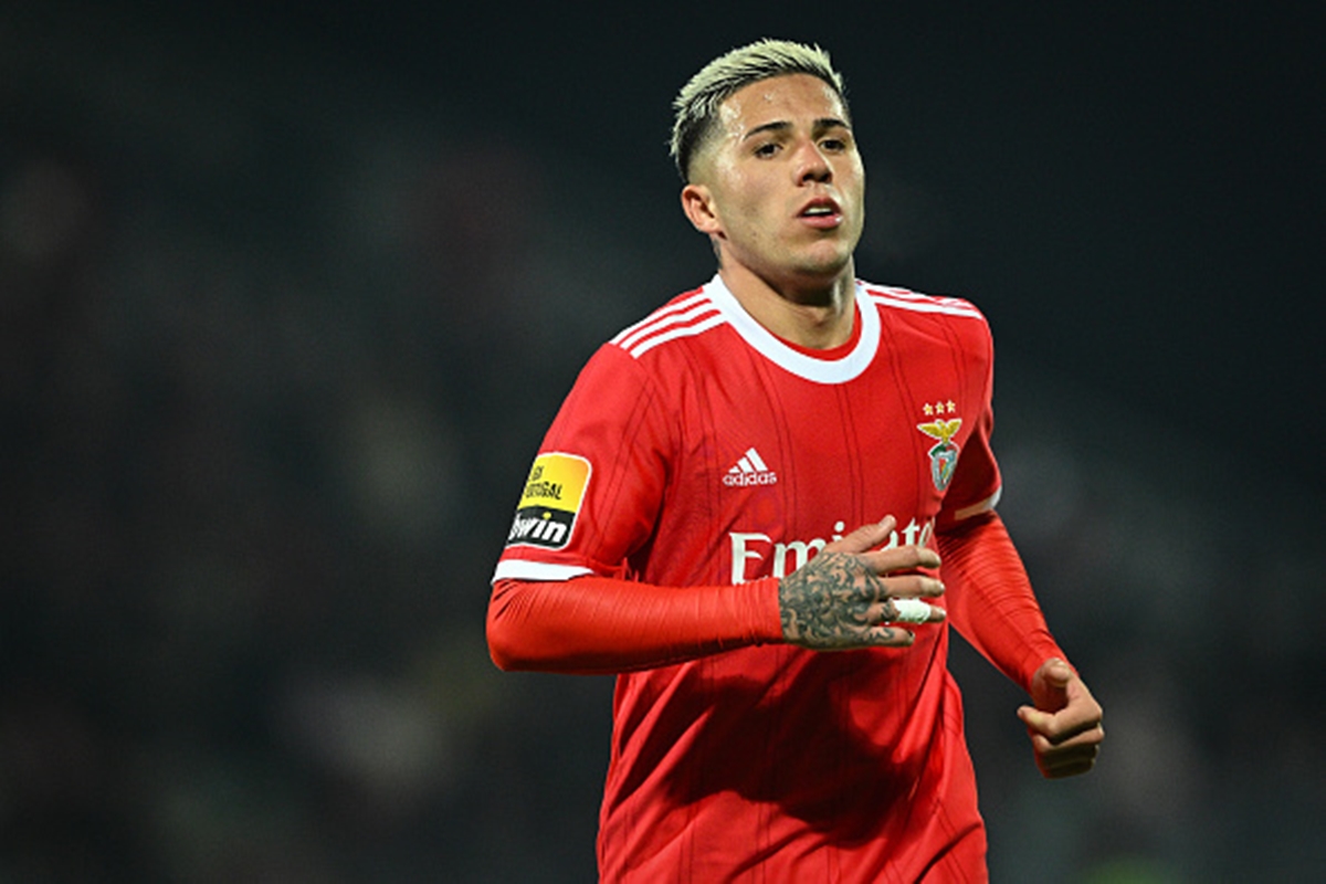 Enzo Fernandez on the pitch for Benfica