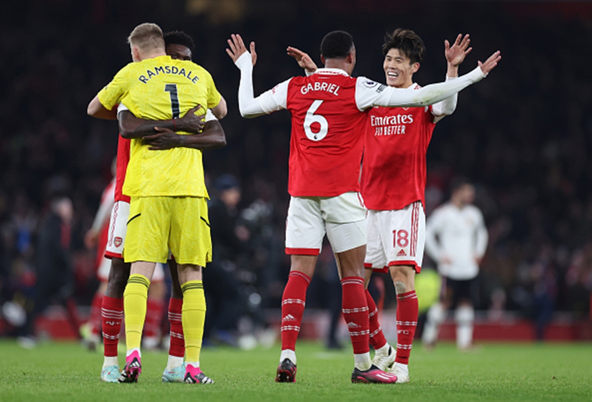 Arsenal players celebrate win