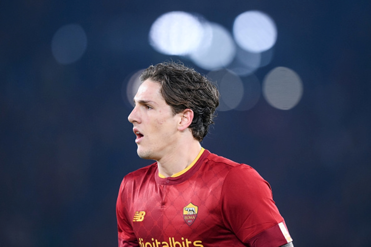 Nicolo Zaniolo looking on