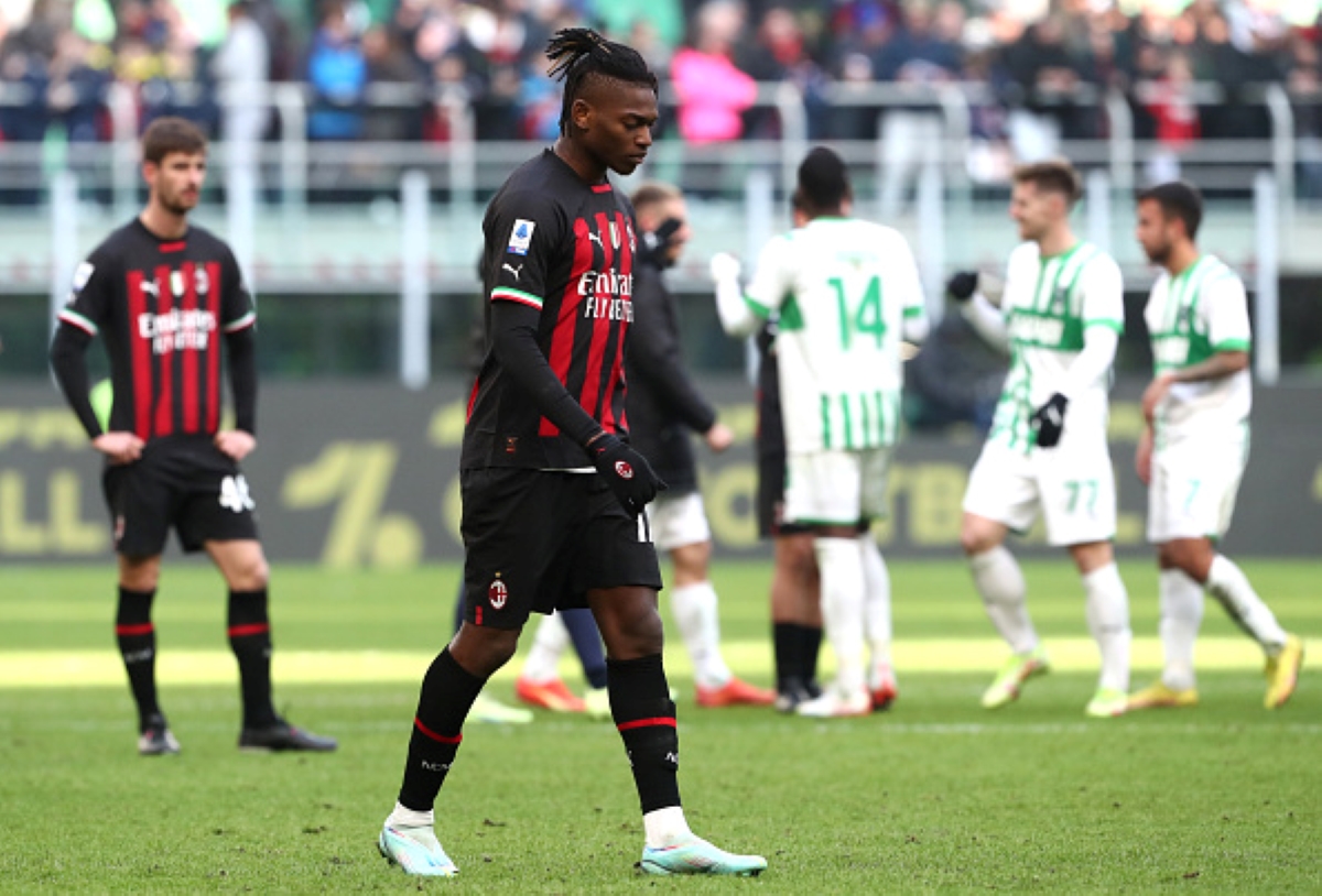 AC Milan have issued a statement refuting reports that contract negotiations with Chelsea-target Rafael Leao have broken down