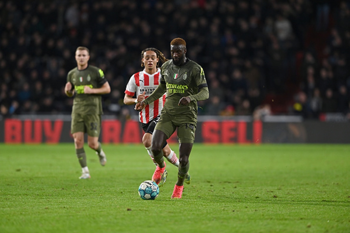 Tiemoue Bakayoko on the ball for AC Milan against PSV