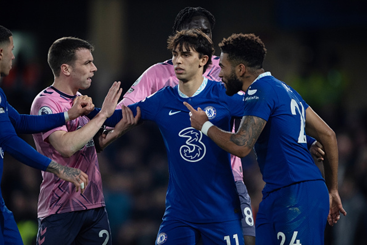 Chelsea predicted lineup - image of Joao Felix seperating Reece James from Everton player