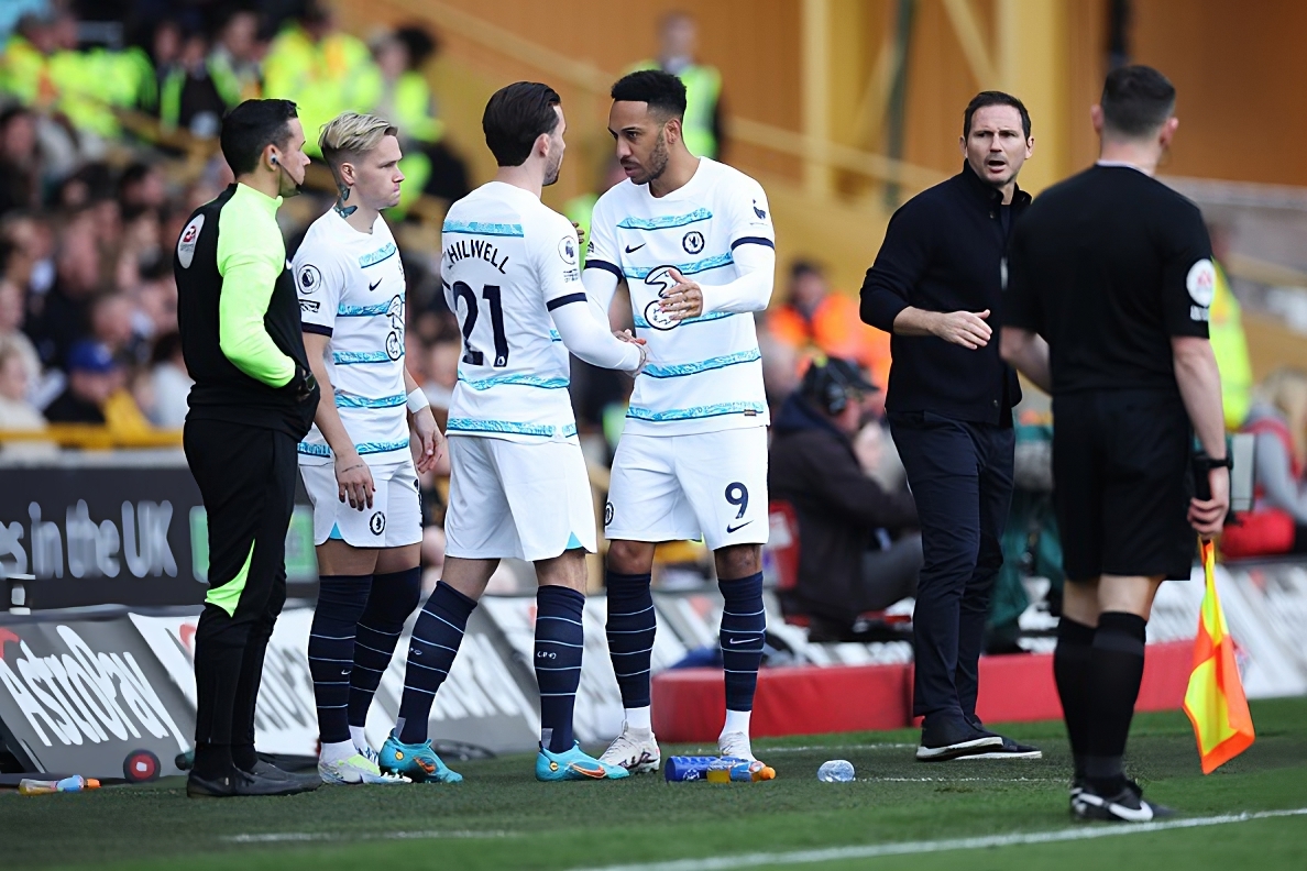 Ben Chilwell stands on touchline with Chelsea team-mates