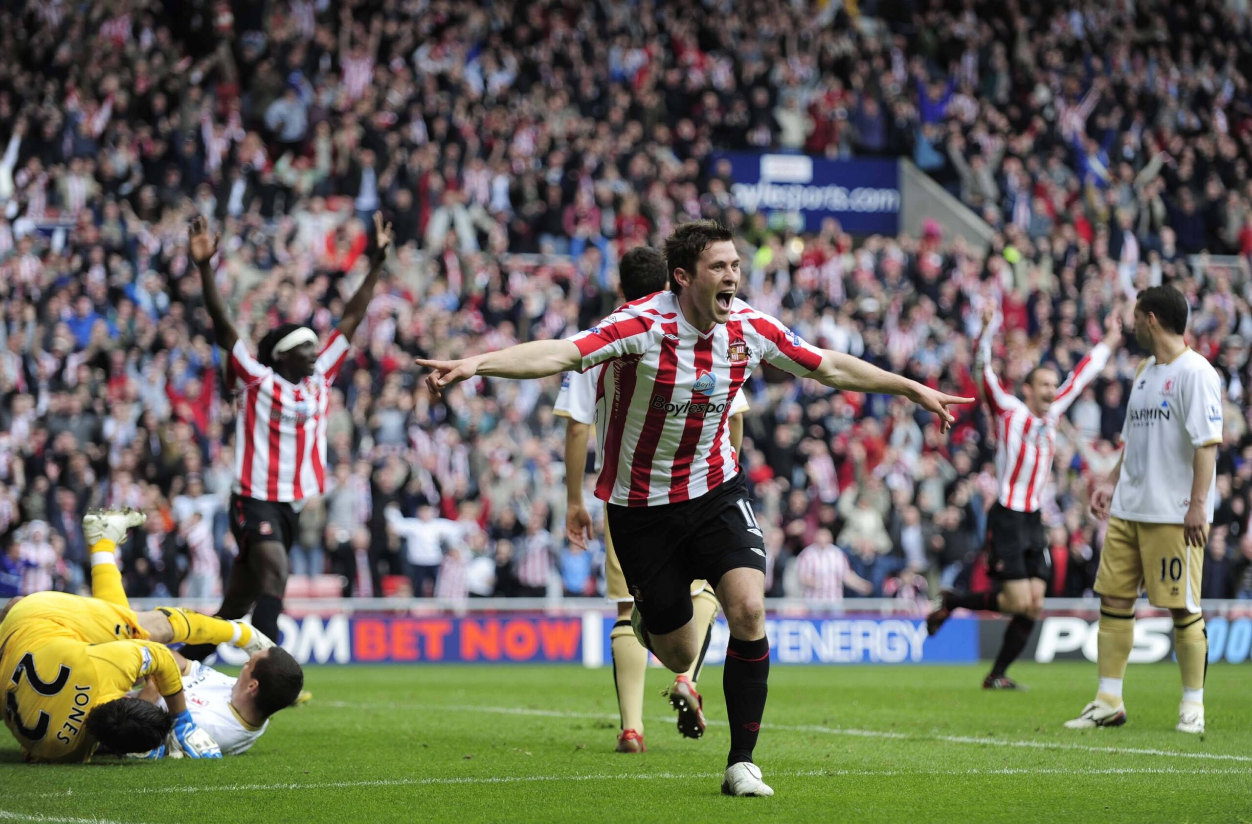 Daryl Murphy scores injury-time winner for Sunderland against Middlesbrough