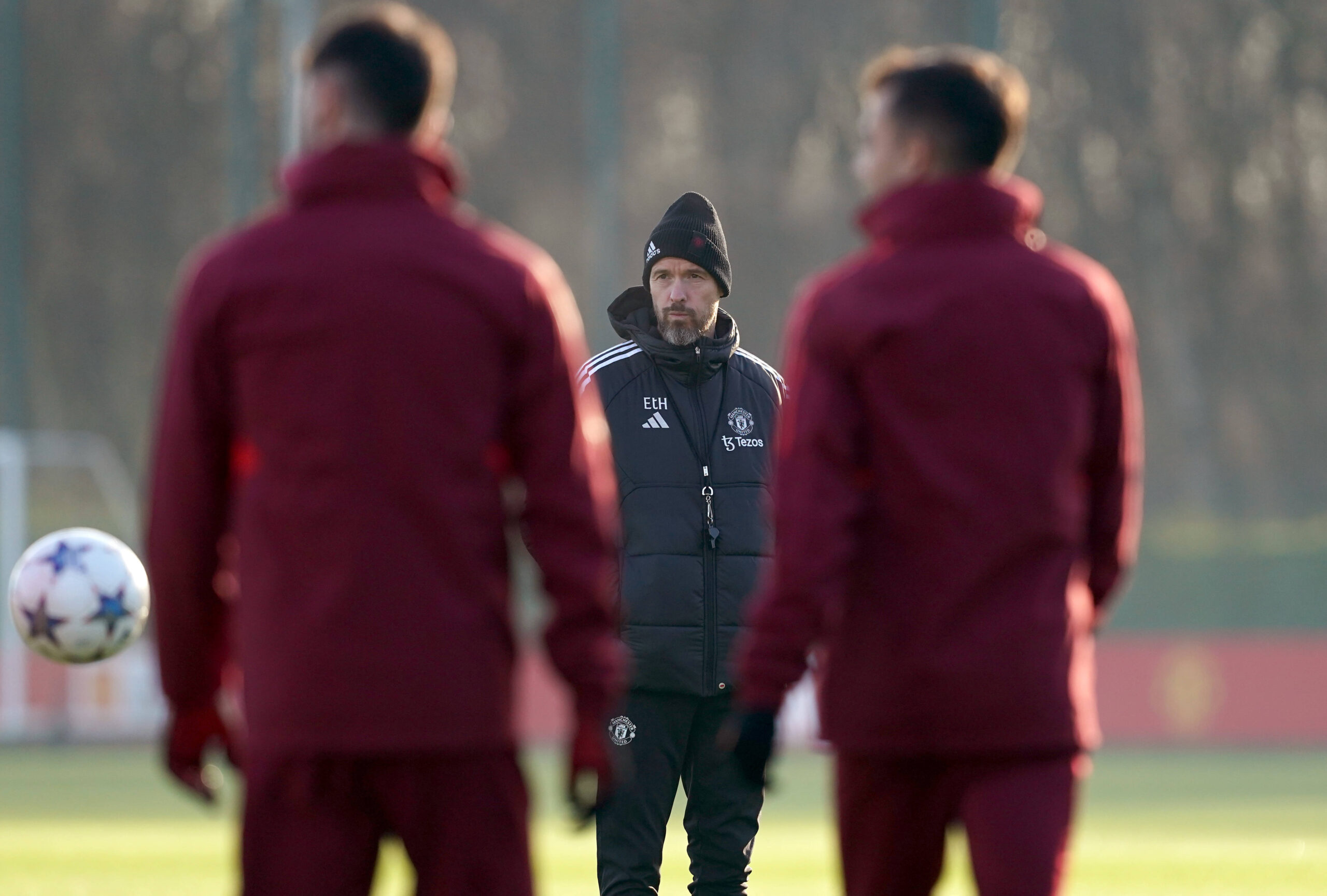 Erik ten Hag watching over Manchester United training