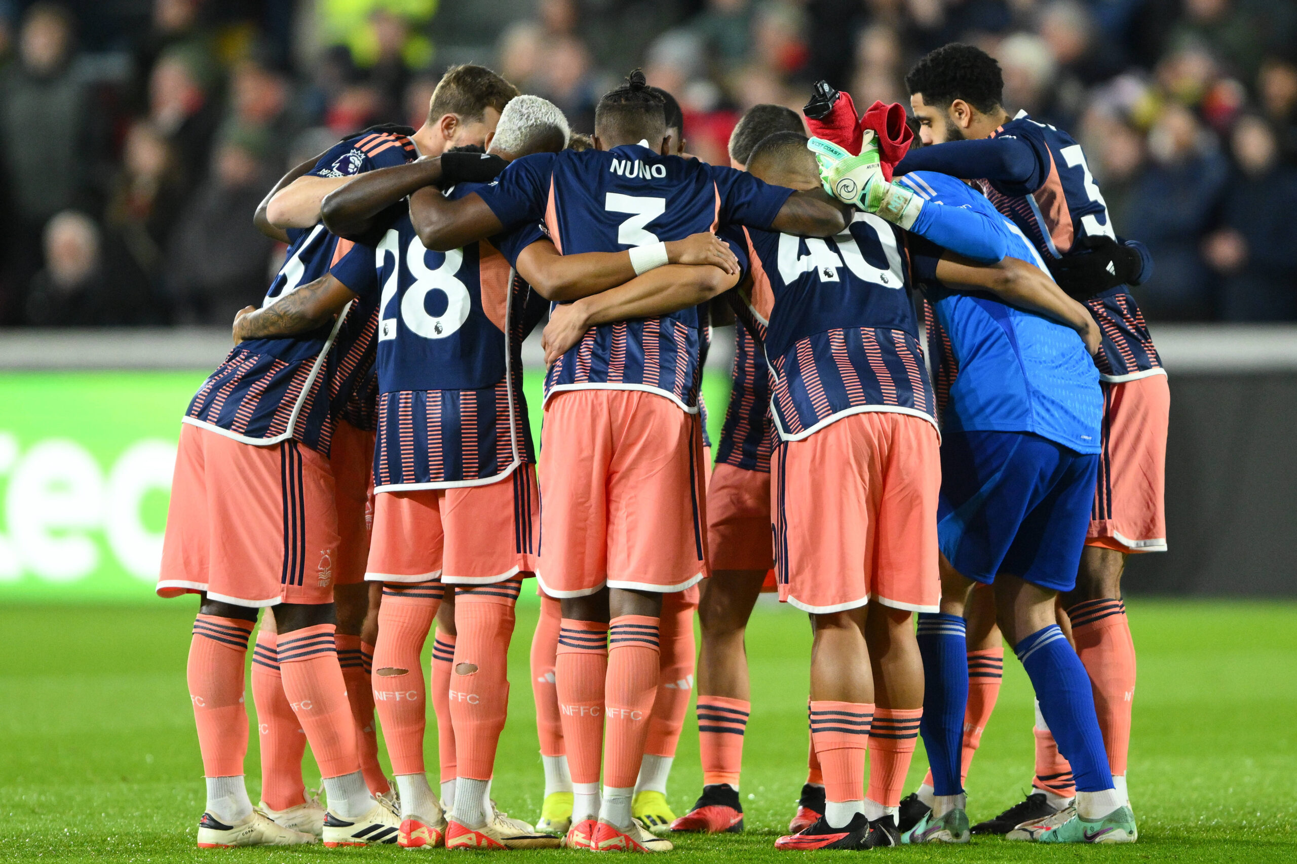 Nottingham Forest players huddle