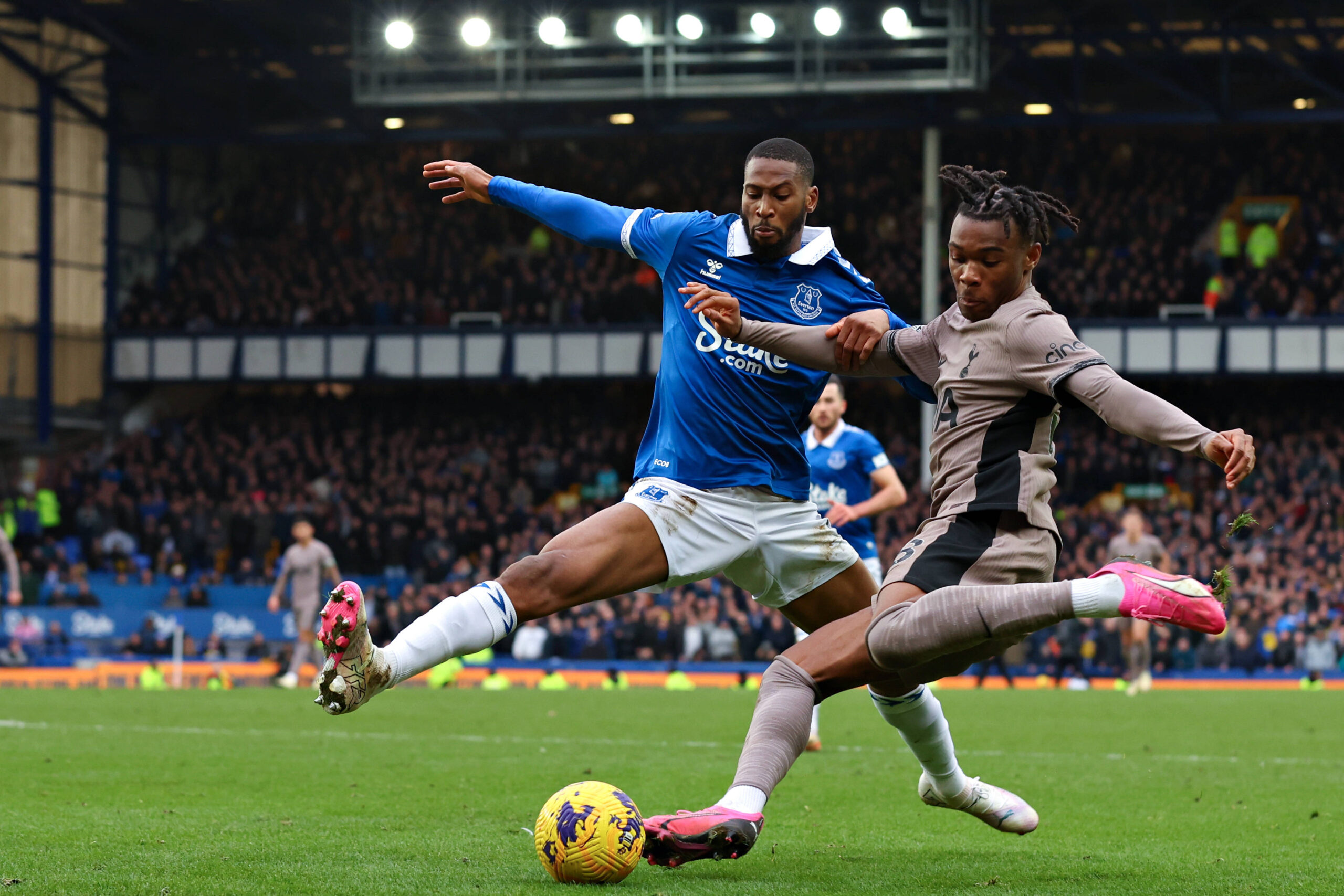 Everton and Tottenham players compete for the ball