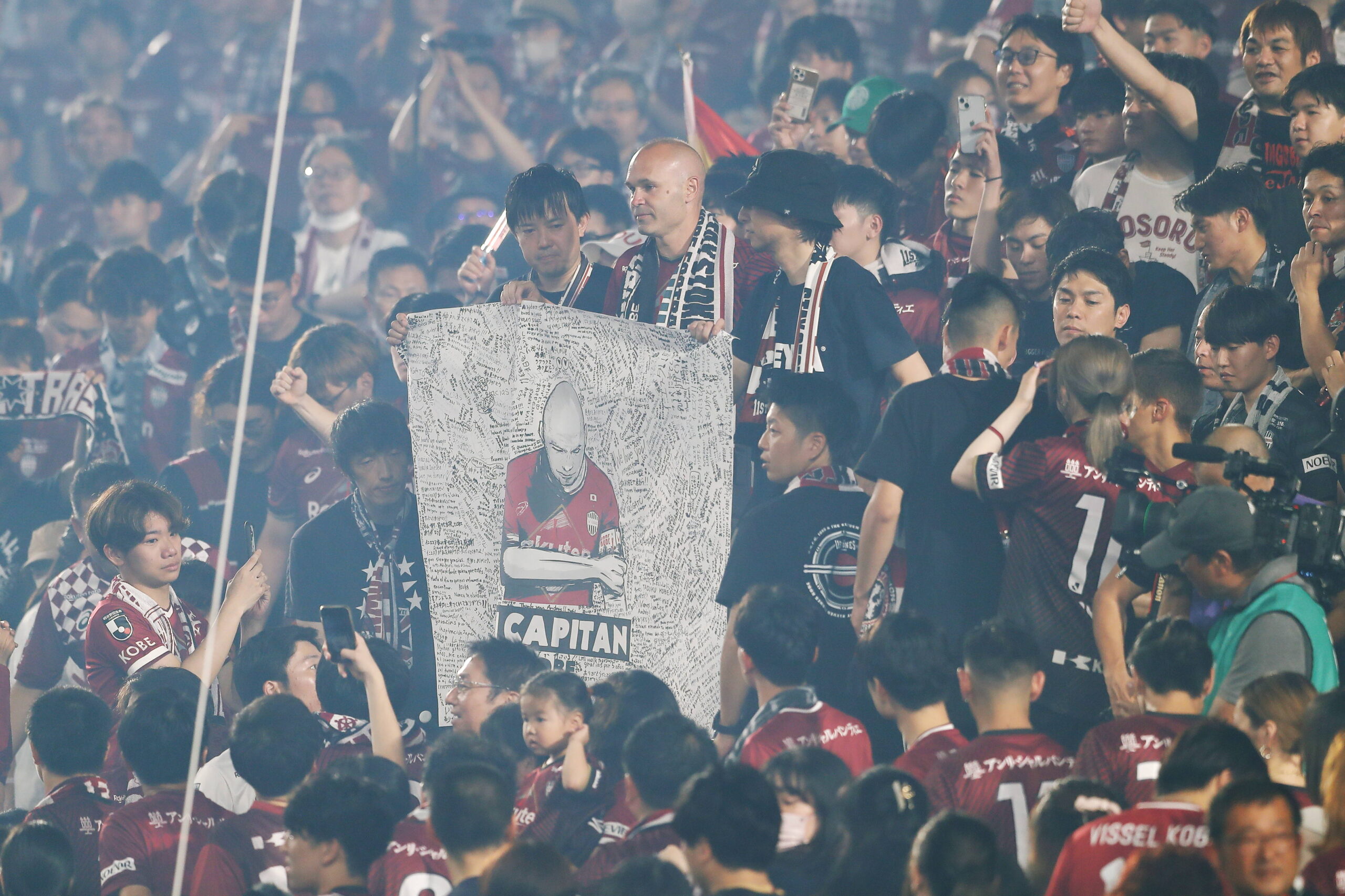 Andres Iniesta stands with El Capitan flag made by Vissel Kobe fans