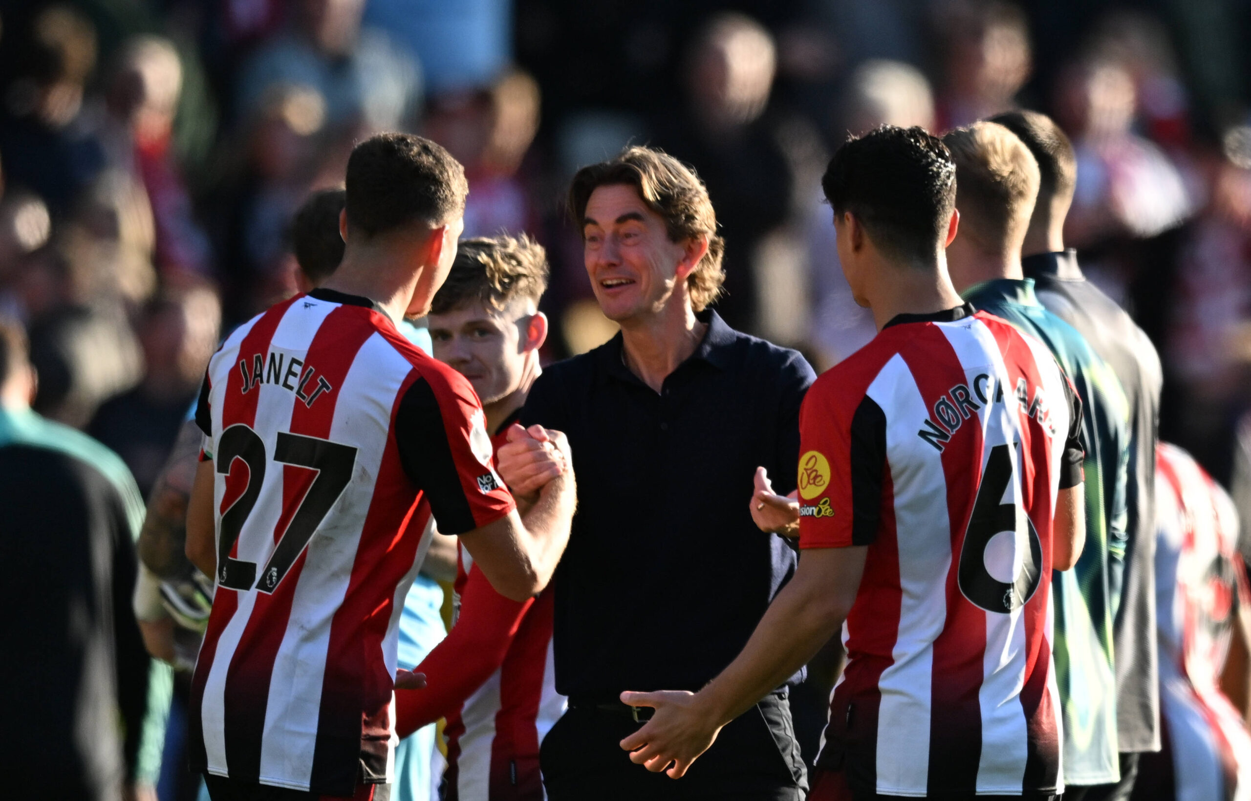 Brentford Manager Thomas Frank speaking to squad