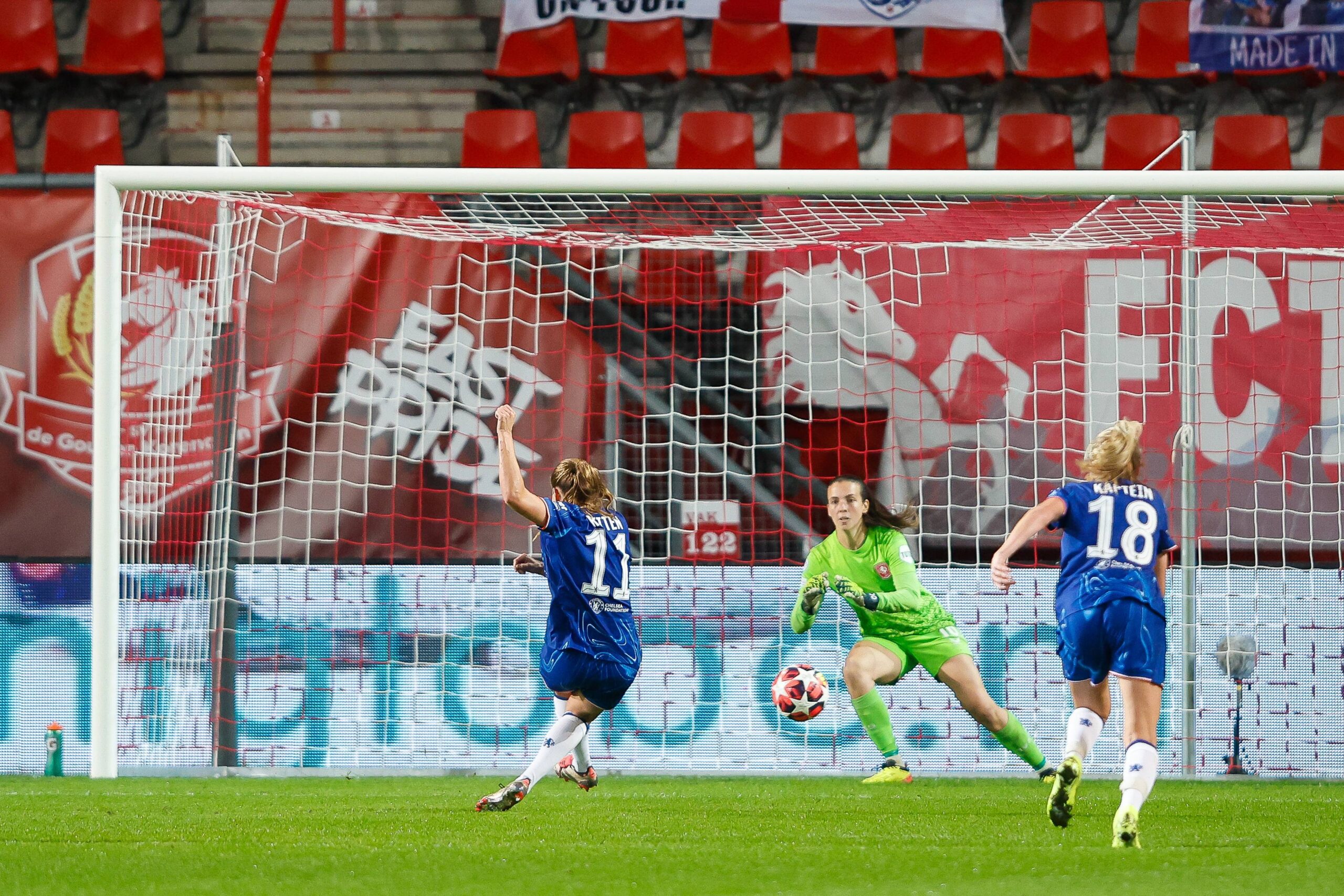 Guro Reiten takes a penalty for Chelsea