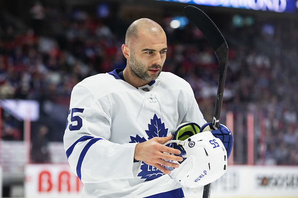 Mark Giordano leafs