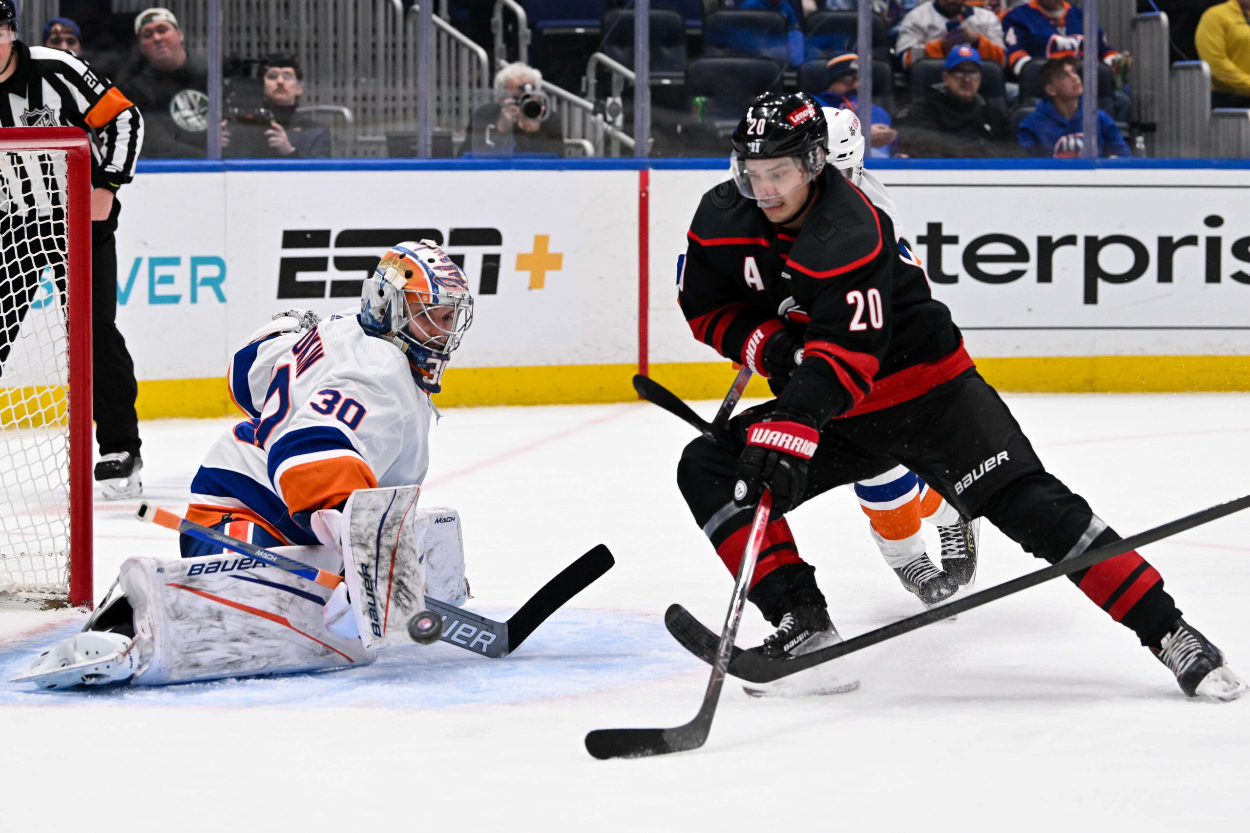 hurricanes vs islanders