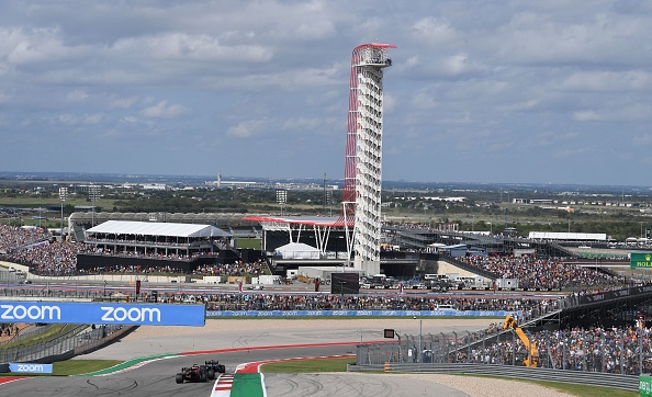 F1 - Red Bull's Dutch driver Max Verstappen (L) follows Mercedes' British driver Lewis Hamilton at the start of the Formula One United States Grand Prix at the Circuit of The Americas in Austin, Texas, on October 24, 2021. (Photo by Robyn Beck / AFP) (Photo by ROBYN BECK/AFP via Getty Images)