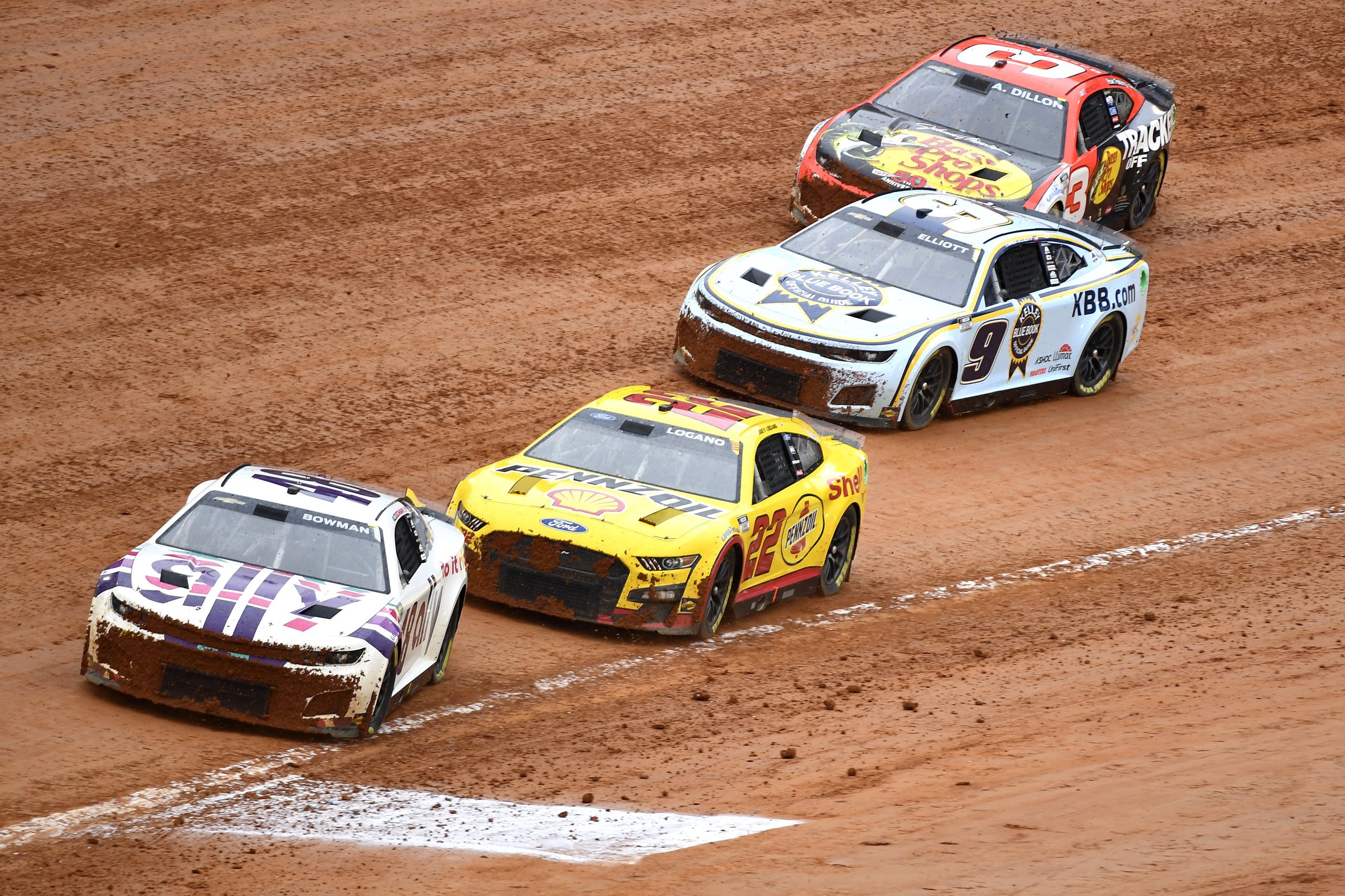 Credit: BRISTOL, TENNESSEE - APRIL 17: Alex Bowman, driver of the #48 Ally Chevrolet, Joey Logano, driver of the #22 Shell Pennzoil Ford, Chase Elliott, driver of the #9 Kelley Blue Book Chevrolet, and Austin Dillon, driver of the #3 Bass Pro Shops/Tracker Off Road Chevrolet, race during the NASCAR Cup Series Food City Dirt Race at Bristol Motor Speedway on April 17, 2022 in Bristol, Tennessee. (Photo by Logan Riely/Getty Images)