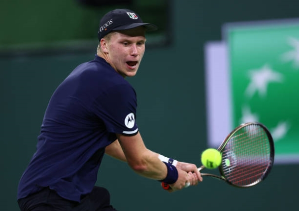 Jenson Brooksby in action ahead of the ATP Den Bosch Open.