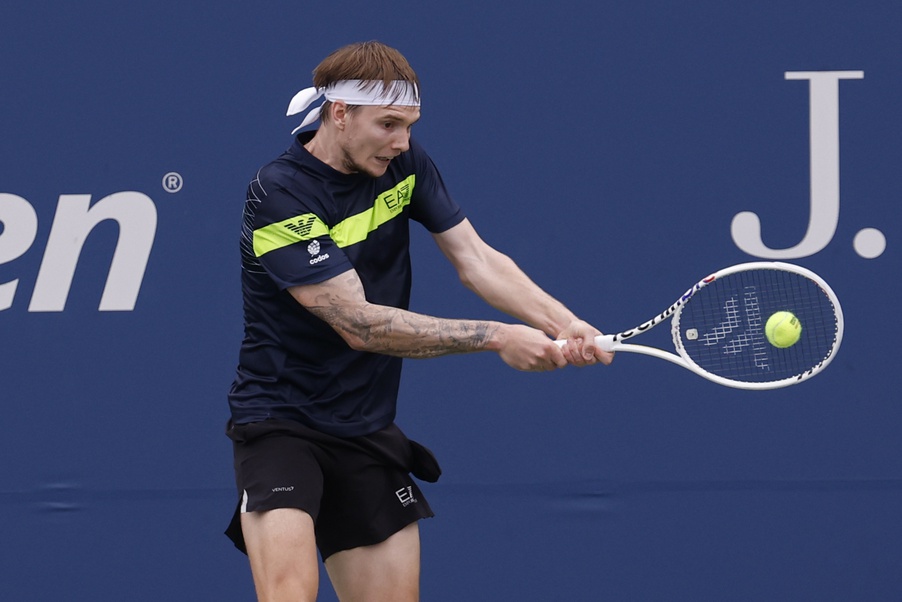 Alexander Bublik in action ahead of the ATP Antwerp Open.