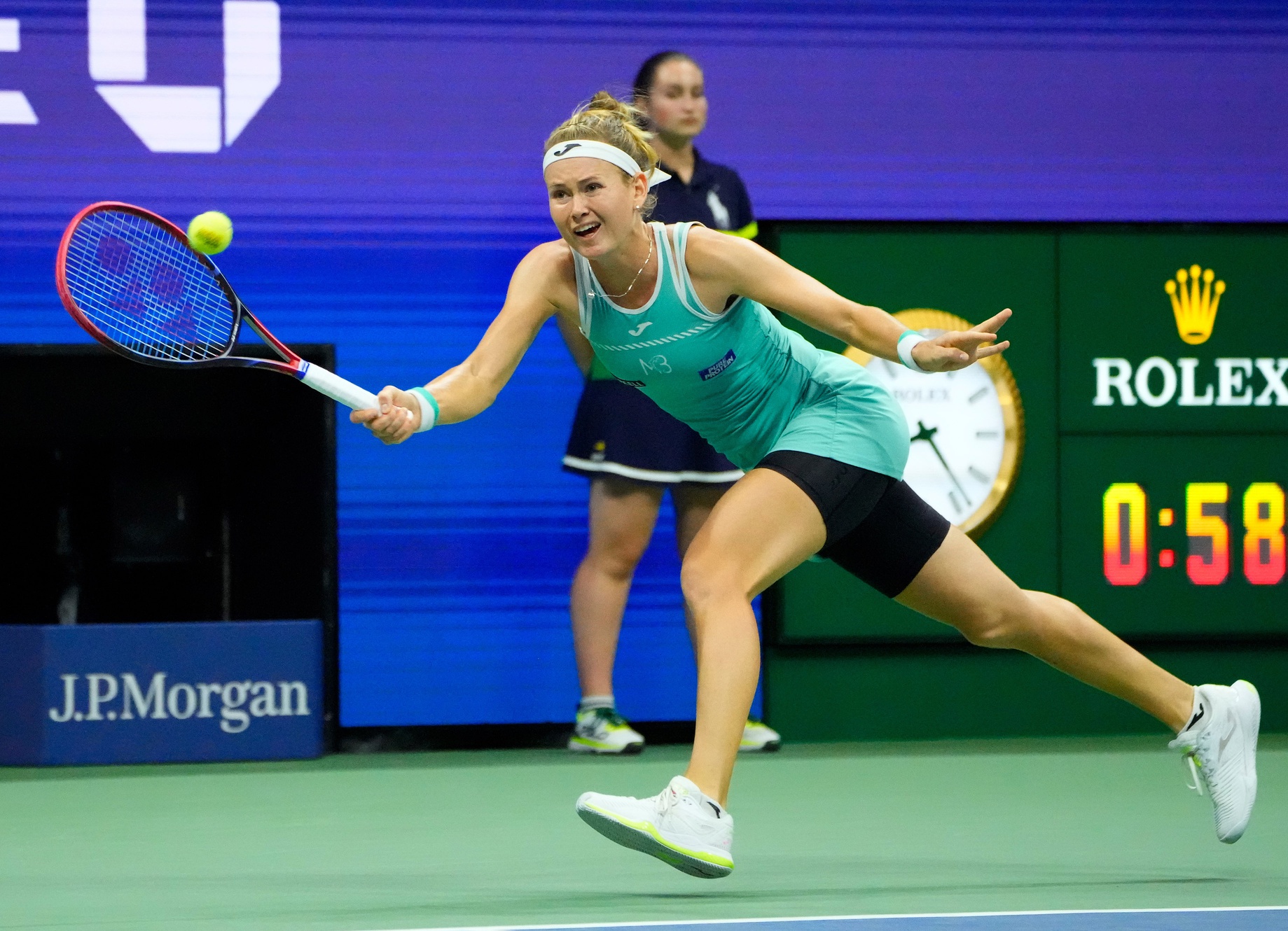 Marie Bouzkova in action ahead of the WTA Jiangxi Open.