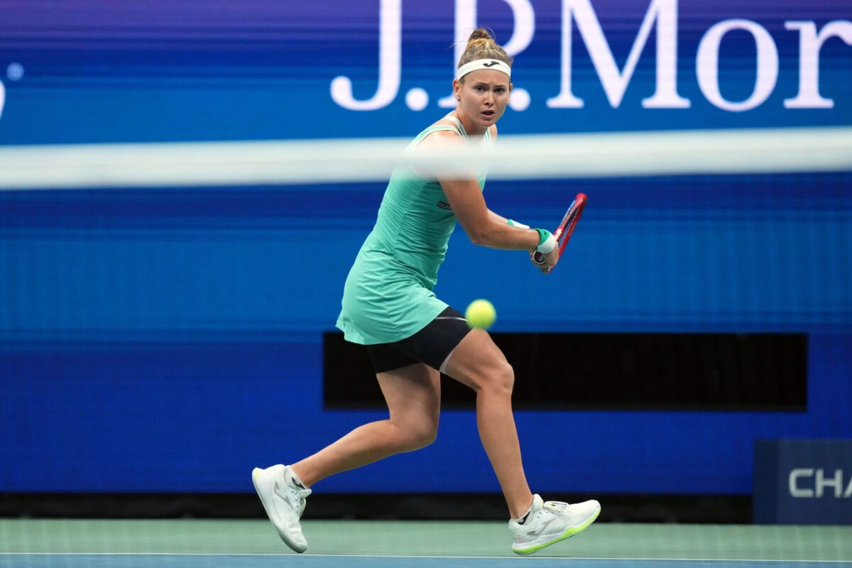 Marie Bouzkova in action ahead of the WTA Seoul Open.